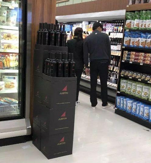 打败全智贤,撩倒宋慧乔前男友,37岁被小6岁奶狗“恋”上