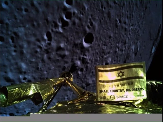 【PW早报】一辆探月车在月球表面坠毁