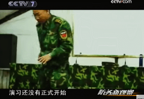 gif 蓝军开战前就能消灭红军侦察兵的关键并不是什么高大上的科技,只