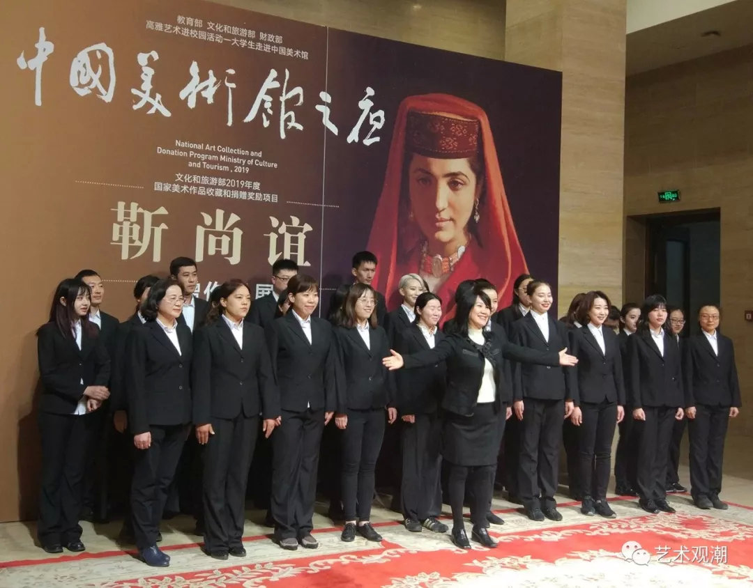 中央美术学院师生合唱团演出《闪亮的日子》