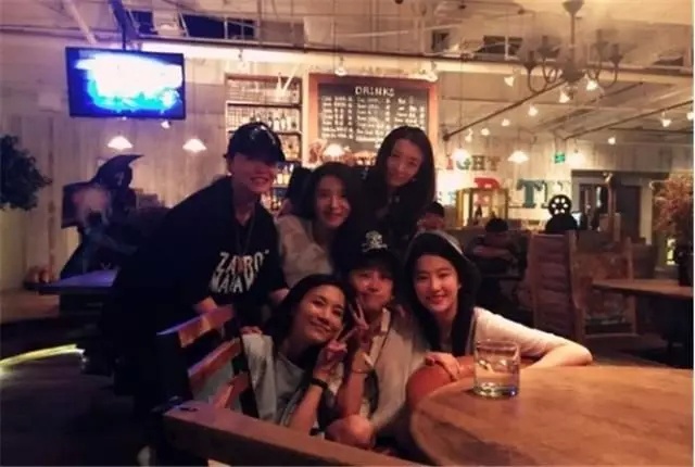 杨烁被爆出轨打赏女方一万元，工作室：自己截图爆料自己吗？