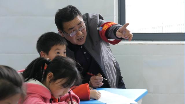 安顺经开区:星光社区“培根学堂”开课