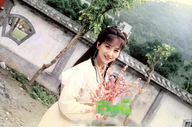 赵雅芝50岁素颜照,完全无妆无修真的很少女,皮肤比20多岁的还好