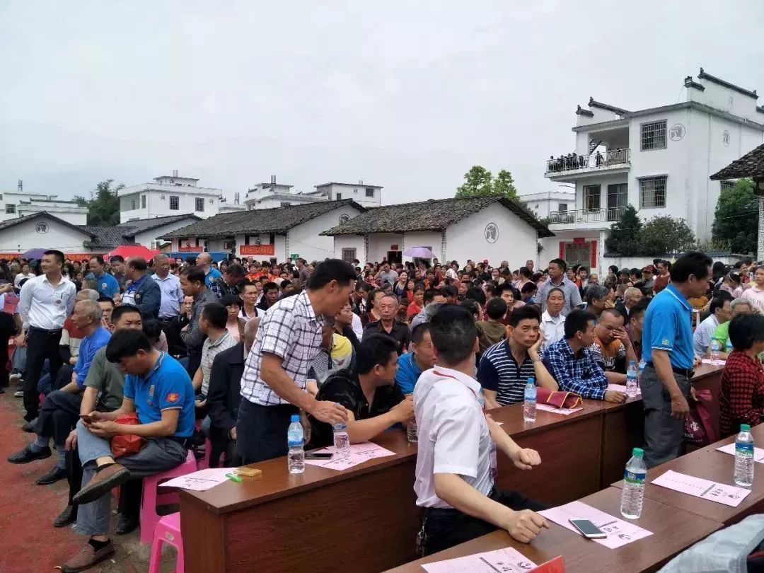 小吃让人大饱口福 好吃好玩光看图片怎么够 4月13日 大余县青龙镇元