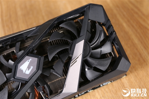 技嘉Aorus RTX 2080 Ti Xtreme 11G显卡拆解图赏