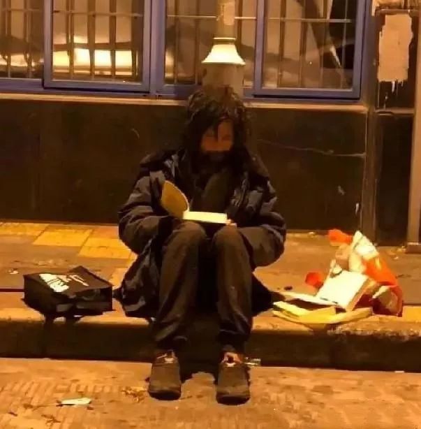 这些爆火的女网红，竟都是这个男人的“得意之作”！