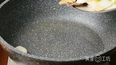 这盘酱油鸡，鲜香滑嫩，广东人吃了都赞不绝口！