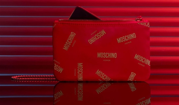 荣耀20 Moschino定制版曝光：配色大胆