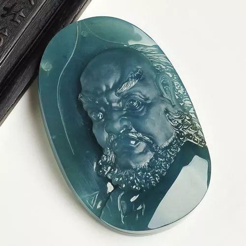 老蓝水翡翠的价格怎么样?为什么老蓝水翡翠是黑的?
