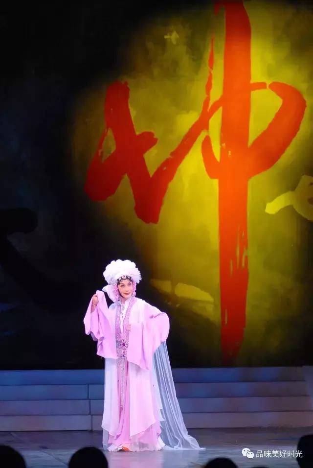 梅韵俊风 “吴氏青衣”神清骨俊 —— 记艺术大家吴汝俊的人生之梦