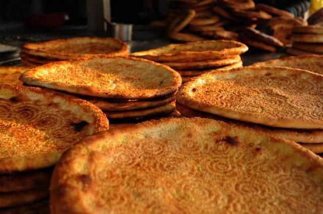 丝绸之路 | 库尔勒:500公里无人沙漠公路,你需要吃口香梨压压惊