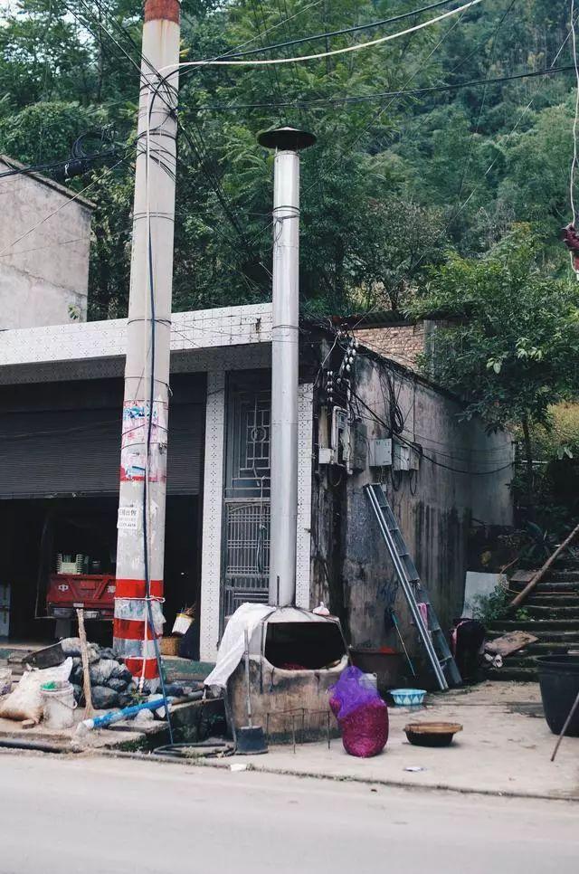 贵州这位大姐制作煳辣椒有20年,连手板心都有一股辛辣味道