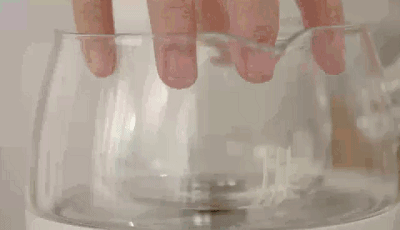 用它爱上喝水，每天八杯都不够