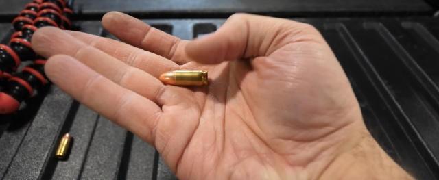 有人把特斯拉改成了防弹车！