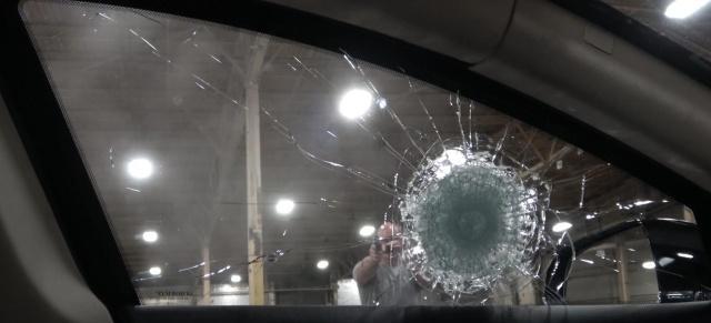 有人把特斯拉改成了防弹车！