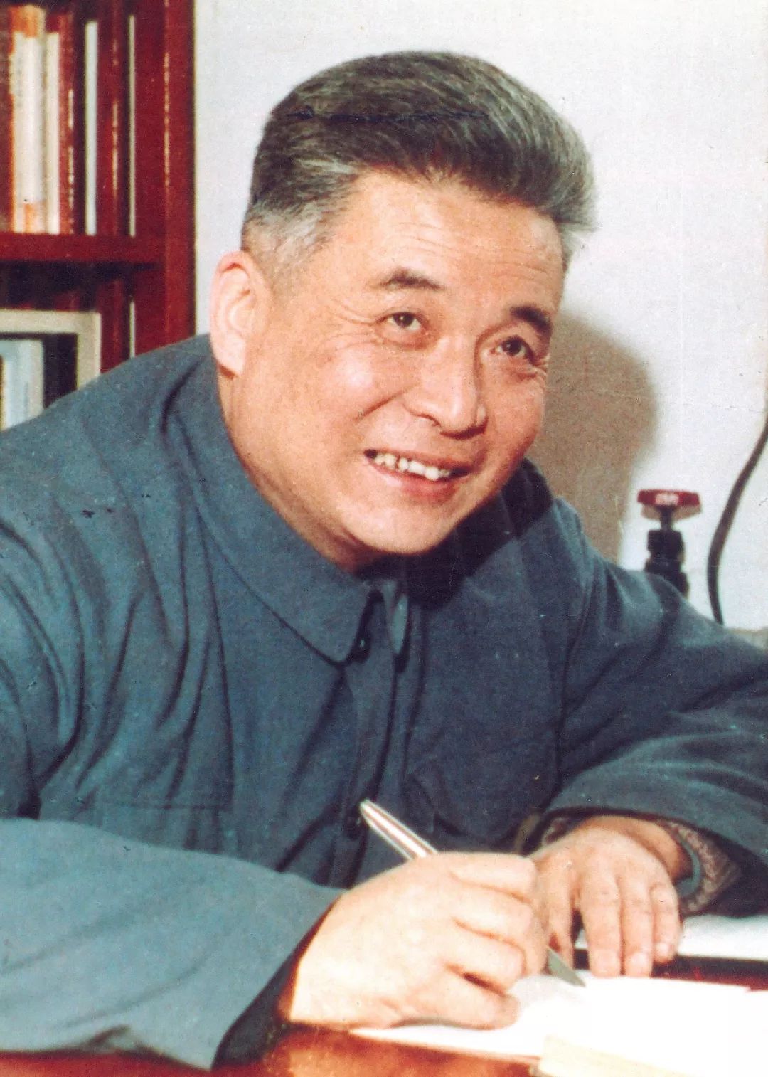 1950年8月 邓稼先在获得美国普渡大学博士学位后 的第9天即返回祖国