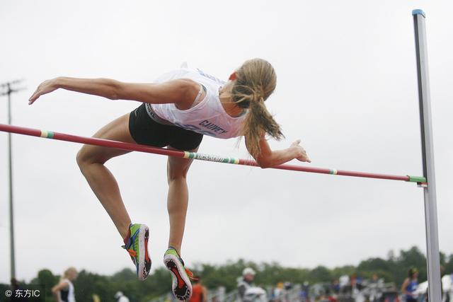 腹滚式跳高助跑三大技巧