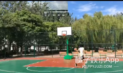还记得2013届快乐男声饶威吗？他现在长这样啦！