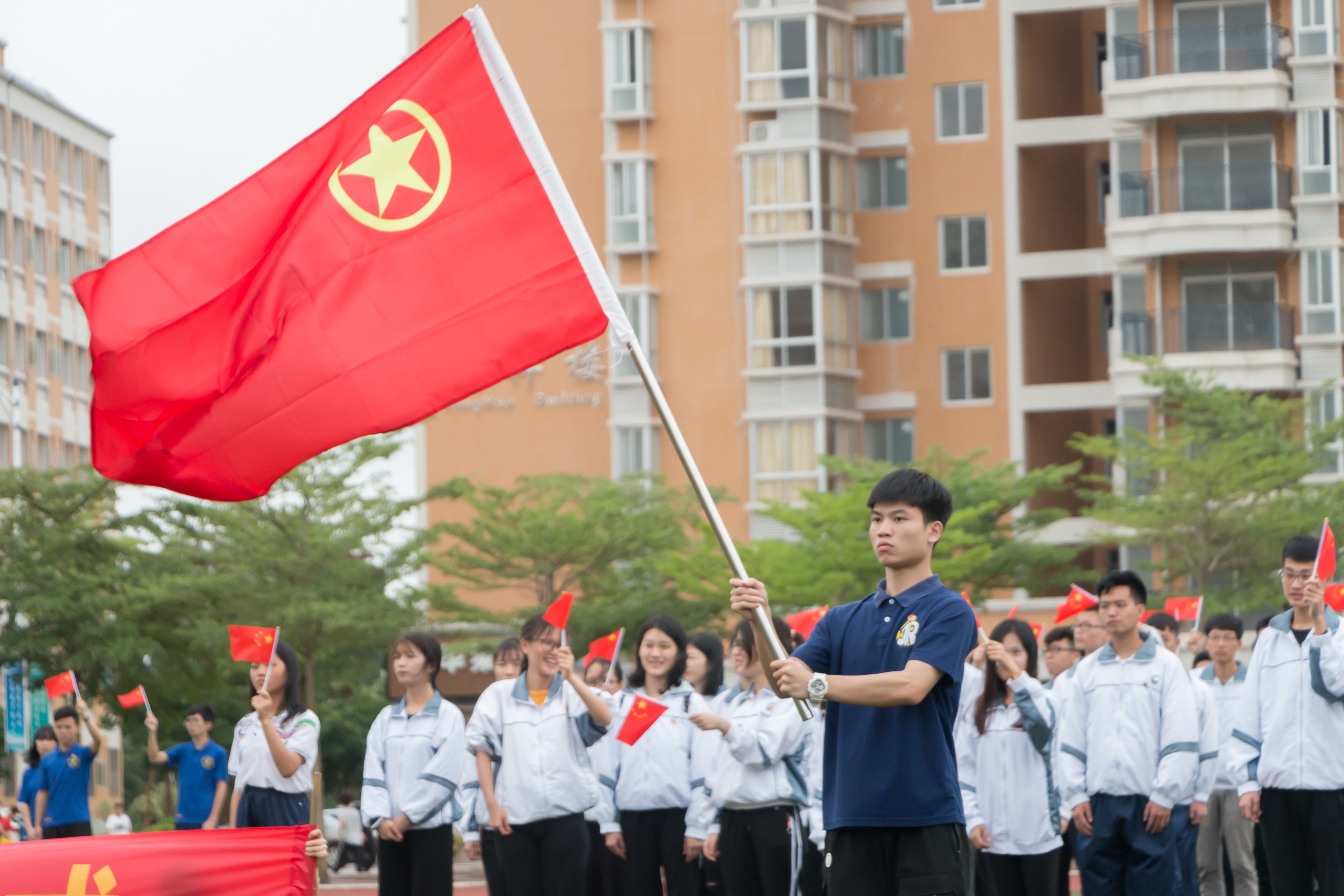 致敬百年五四,海大寸金学院团委举行团员宣誓活动