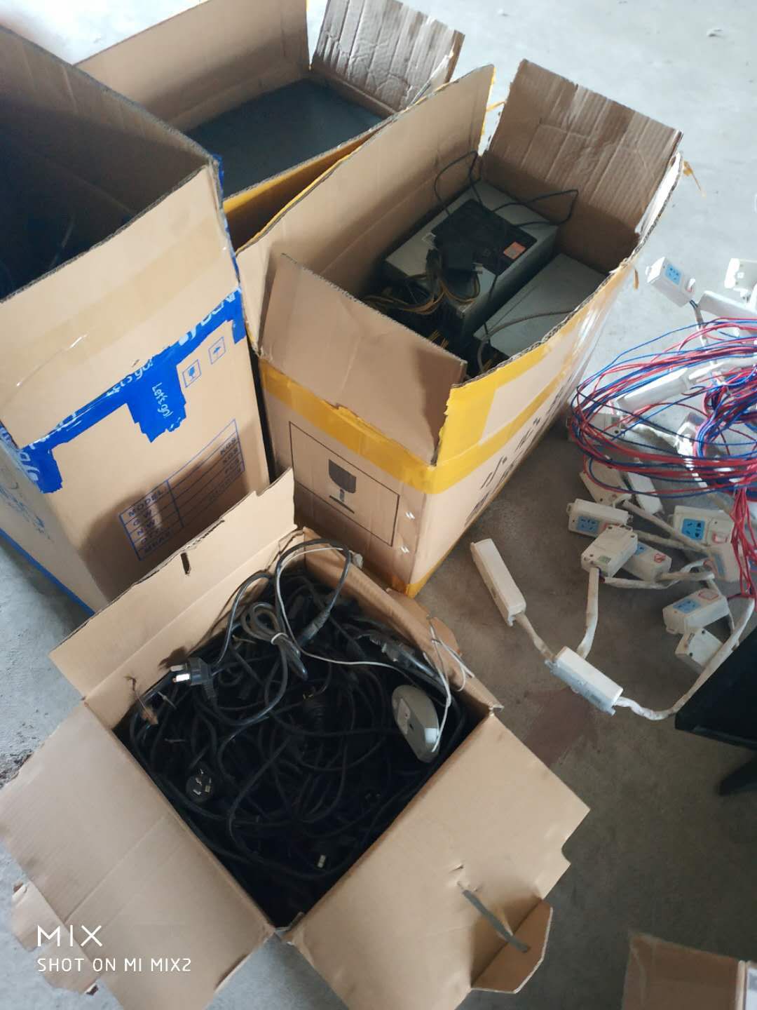 甩卖比特币矿机现场