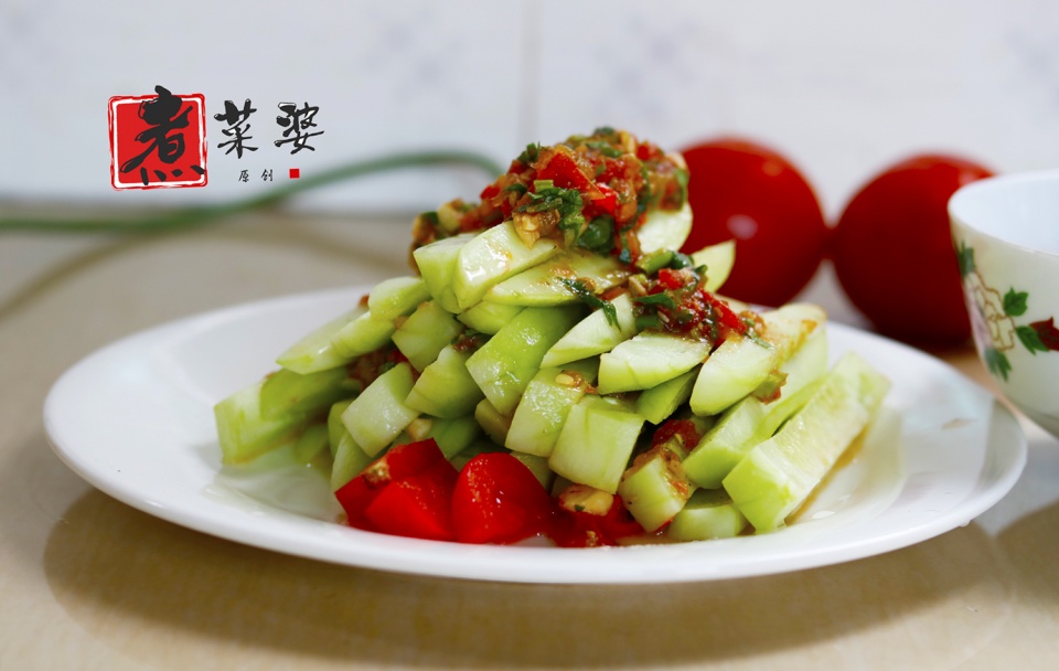 凉拌黄瓜我从来不加醋,每次用它拌,酸甜开胃倍爽脆,香辣又过瘾