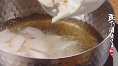 ◑ 这款万能菌菇酱,能拌面、能拌饭,水里加两勺立刻出高汤!不学可就亏惨喽~