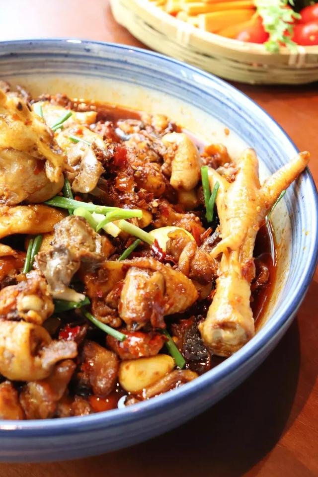 贵阳辣子鸡没有糍粑辣椒的抚慰，只能算辣鸡