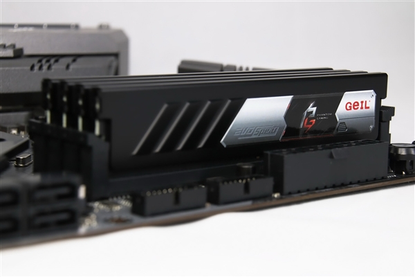 金邦发布标准尺寸DDR4-3200内存：迷你系统安装无忧