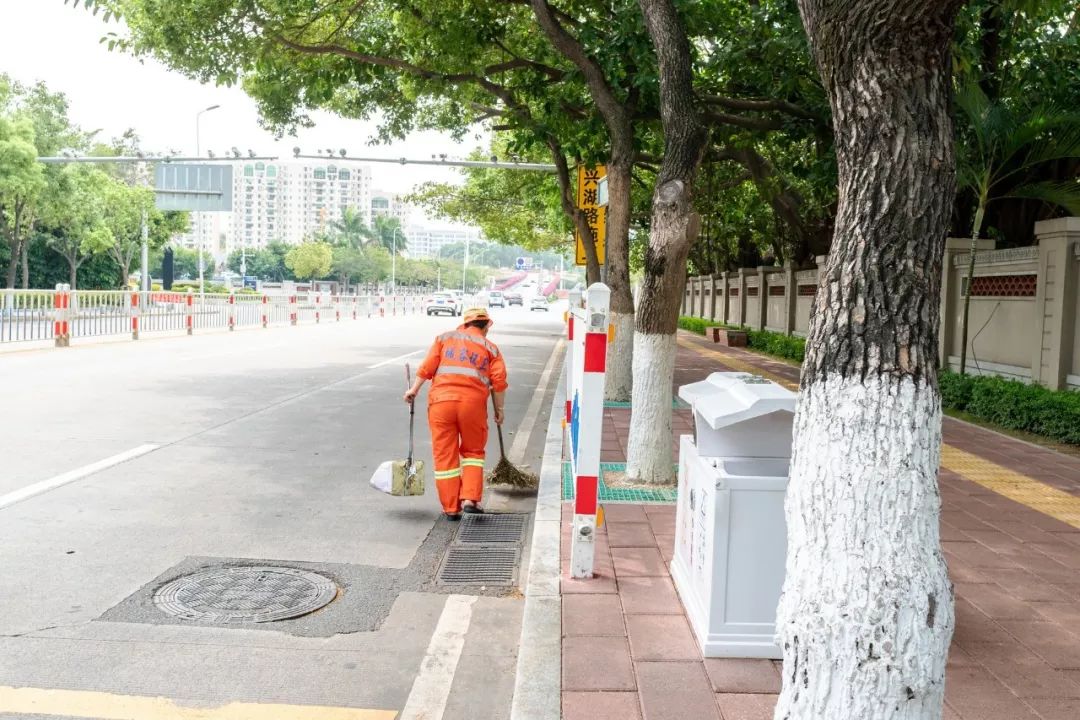 520前夕,40000名环卫工人在街头被"告白"!