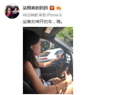 李咏16岁女儿拿驾照3个月，哈文送豪华保时捷太拉风了！