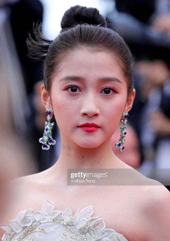 戛纳外媒高清图第二弹21岁关晓彤惊现法令纹朱一龙发胶抢眼