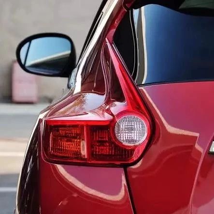 明目张胆的换标加价，难怪这款十几万的进口“豪华”SUV没人买！