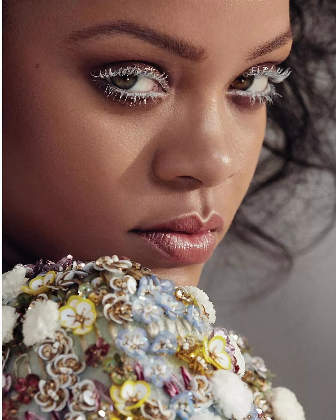 Rihanna个人奢侈品牌「FENTY」今日发售，快来迅速补充知识！