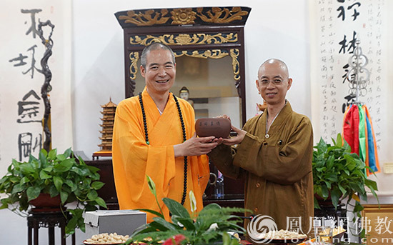 马来西亚真福法师一行朝礼安徽三祖禅寺