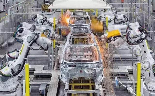 新星碰撞老牌强队凯尔特人面对雷霆能否延续不败神话