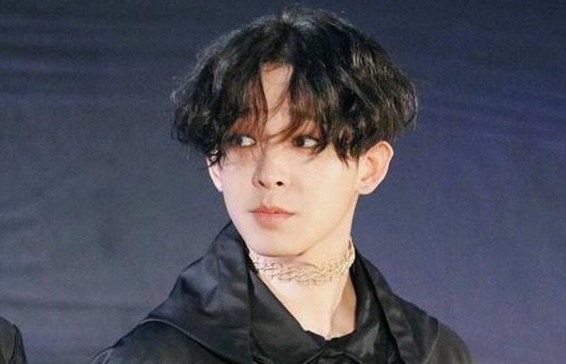 90后男星台上清纯，私生活让人大跌眼镜！脚踏n条船被女友抓现行