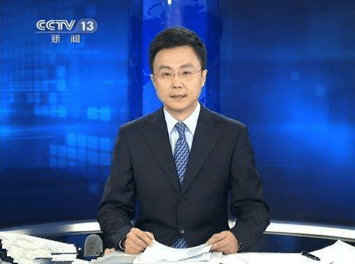 43岁央视主播刚强喜得爱子，妻子竟是北京卫视当家花旦的她