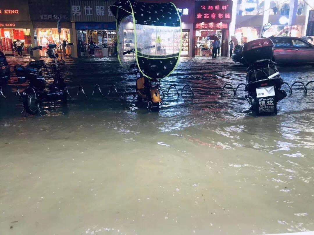 11日20时至23时,韶关乐昌市出现大雨到暴雨,局部大暴雨天气,有3个测