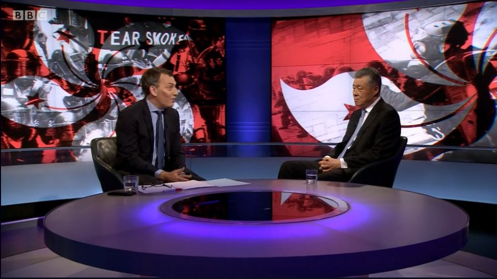 中国驻英国大使刘晓明接受英国广播公司（BBC）《新闻之夜》栏目主持人马克·厄本直播专访