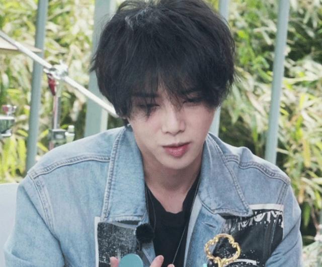 华晨宇一年一个样,整容上瘾了?