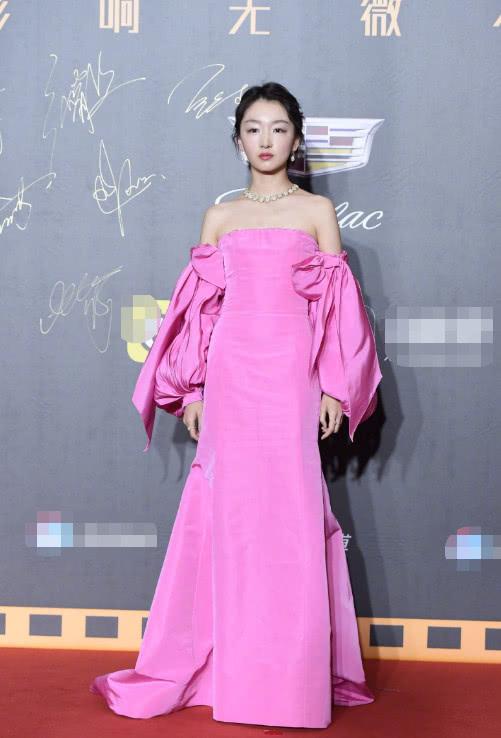 舒淇穿了刘嘉玲的衣服,佟丽娅全身擦粉露馅!章子怡轻松美成最佳