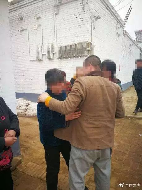 男子入室情人家，殴打其老公逼他写离婚协议书！遭反杀