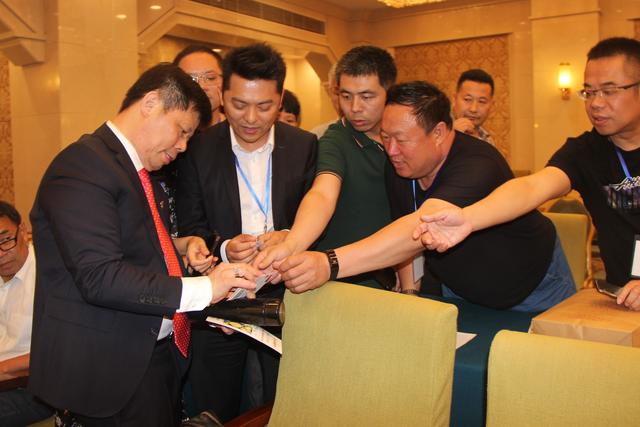王在荣应邀出席第四届创新中国科学家经济学家年会并作主旨演讲