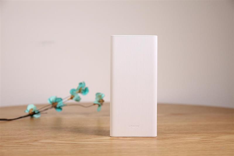 20000mAh+18W双向快充 荣耀移动电源2评测：三部手机+一部平板 “全家”吃到饱