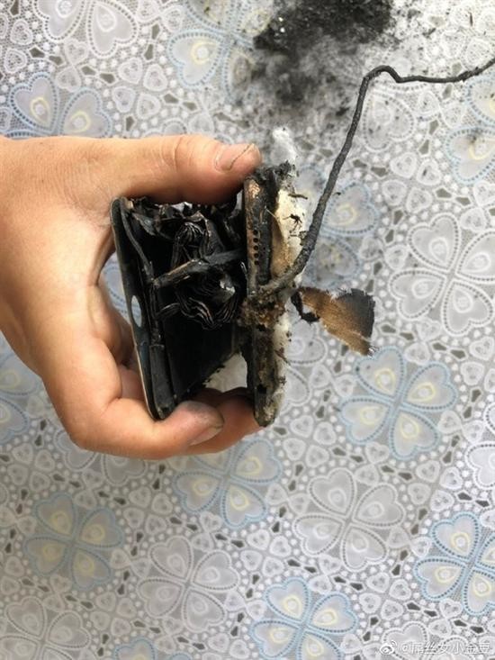 iphone充电致起火整间房被烧毁当事人不满苹果回复