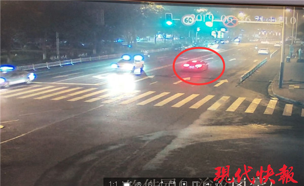 16岁逃犯现学开车偷奥迪满城跑 反复练倒车时栽了