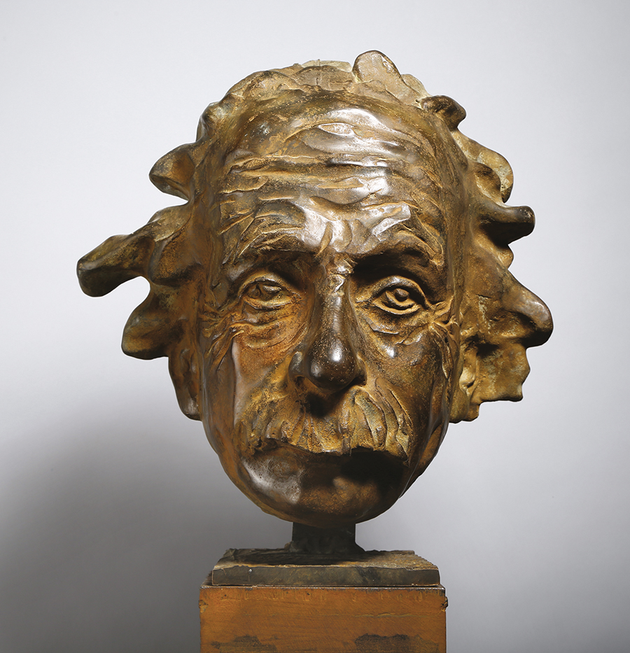 康斯坦丁 谢利哈诺夫 《爱因斯坦》 雕塑 青铜 33×20×30cm 2009 中国美术馆藏