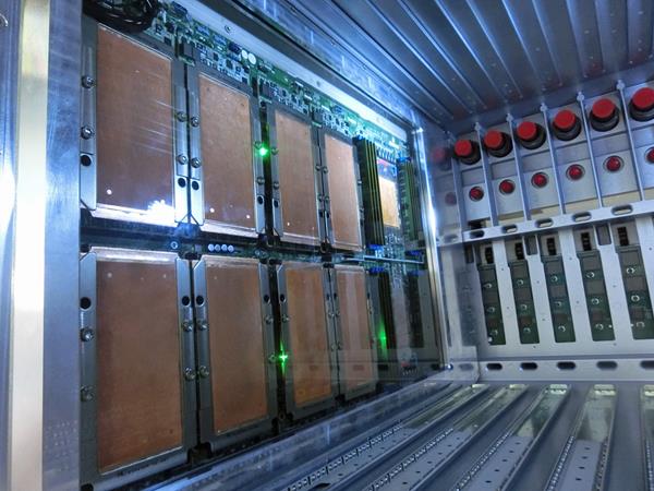曙光国产X86超算原型曝光：液冷散热 3180万亿次性能