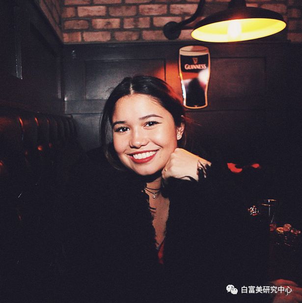 The only family that has been rich for more than 15 generations, at the age of 22, she lay down and crushed half of the celebrity circle.