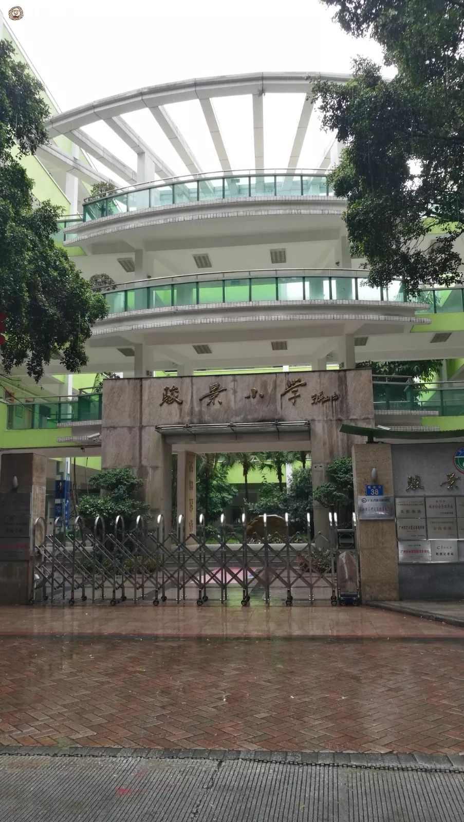 据骏景小学校长乐理明介绍,早在2008年,学校就有意向建新楼,如今才算